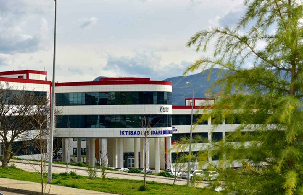 Celal Bayar Üniversitesi Mühendislik ve İdari Birimler Fakültesi