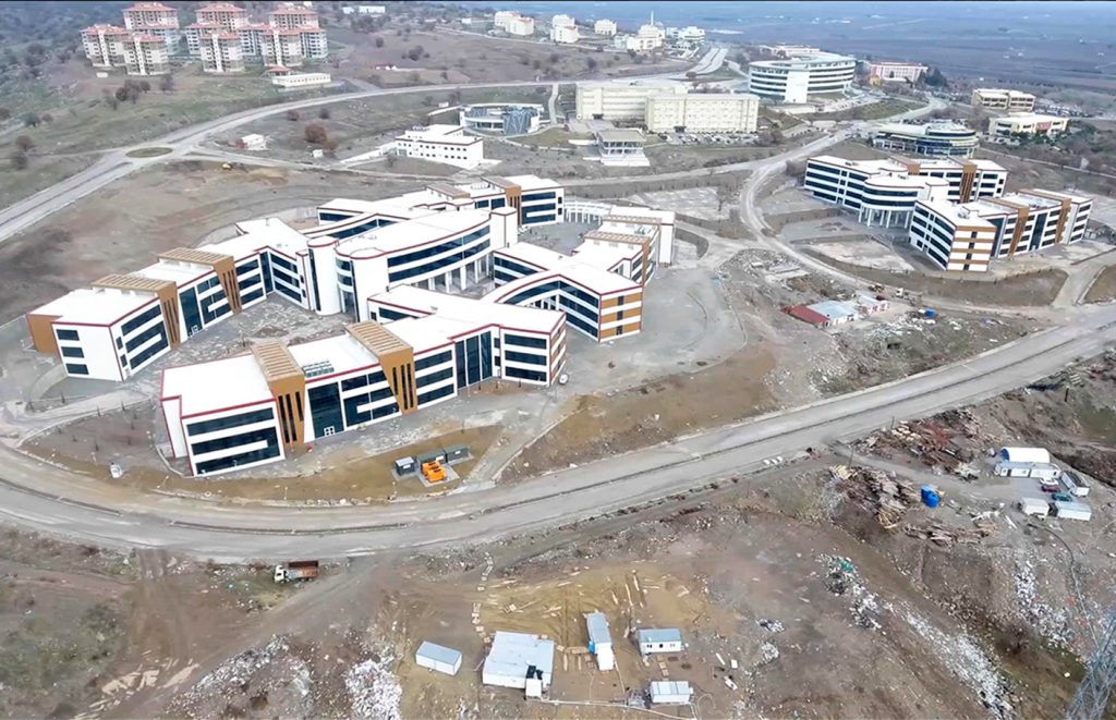 Celal Bayar Üniversitesi Mühendislik ve İdari Birimler Fakültesi